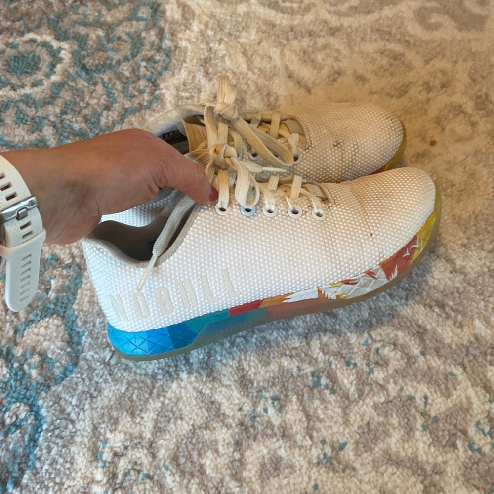 No bull trainers. White. Comes with extra laces. Size 7.